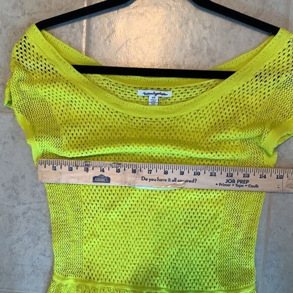 AE Size XS neon yellow pullover top worn over tanks or bralette - Picture 5 of 7
